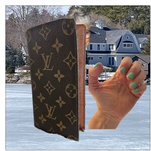 Louis Vuitton Women's Wallet